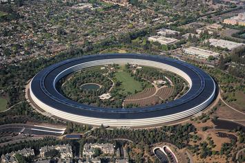 1200px-Aerial_view_of_Apple_Park_dllu.jpg