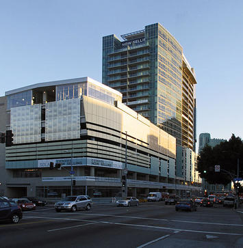 585px-Solair,_Wilshire_&_Western_Avenues,_Los_Angeles.jpg