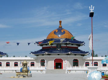 800px-GhinggisKhanMausoleum.jpg