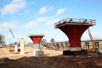 Fresno_River_Viaduct_construction_2016.jpg