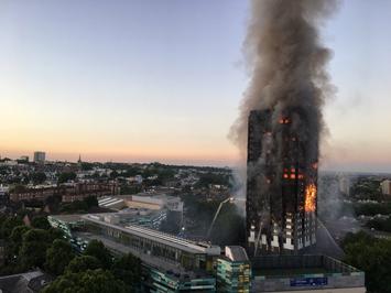 Grenfell_Tower_fire_(wider_view).jpg