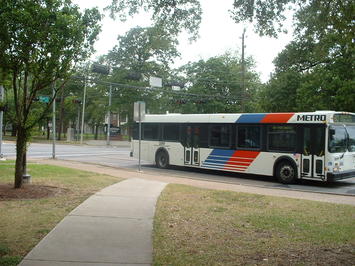 METRO_Bus_on_Cullen_Boulevard.jpg