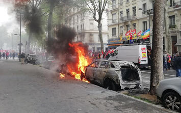 burning-vehicle-lyon-2023.jpg