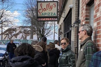 restaurant-queue.jpg restaurant-queue.jpg